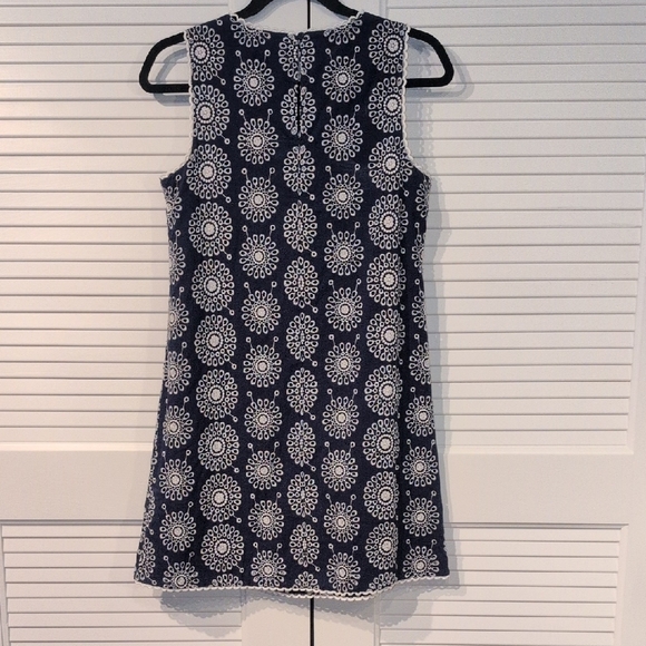 ON 34th Scallop Edge Shift Dress Size XS - Picture 3 of 6